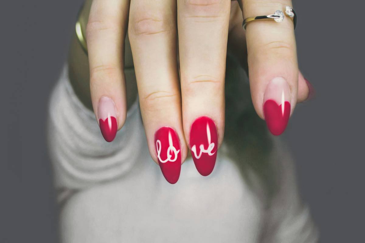 Infographic showing healthy vs damaged nail structure: healthy nails have intact keratin layers with moisture; damaged nails show lifted, dry, cracked layers due to lipid loss